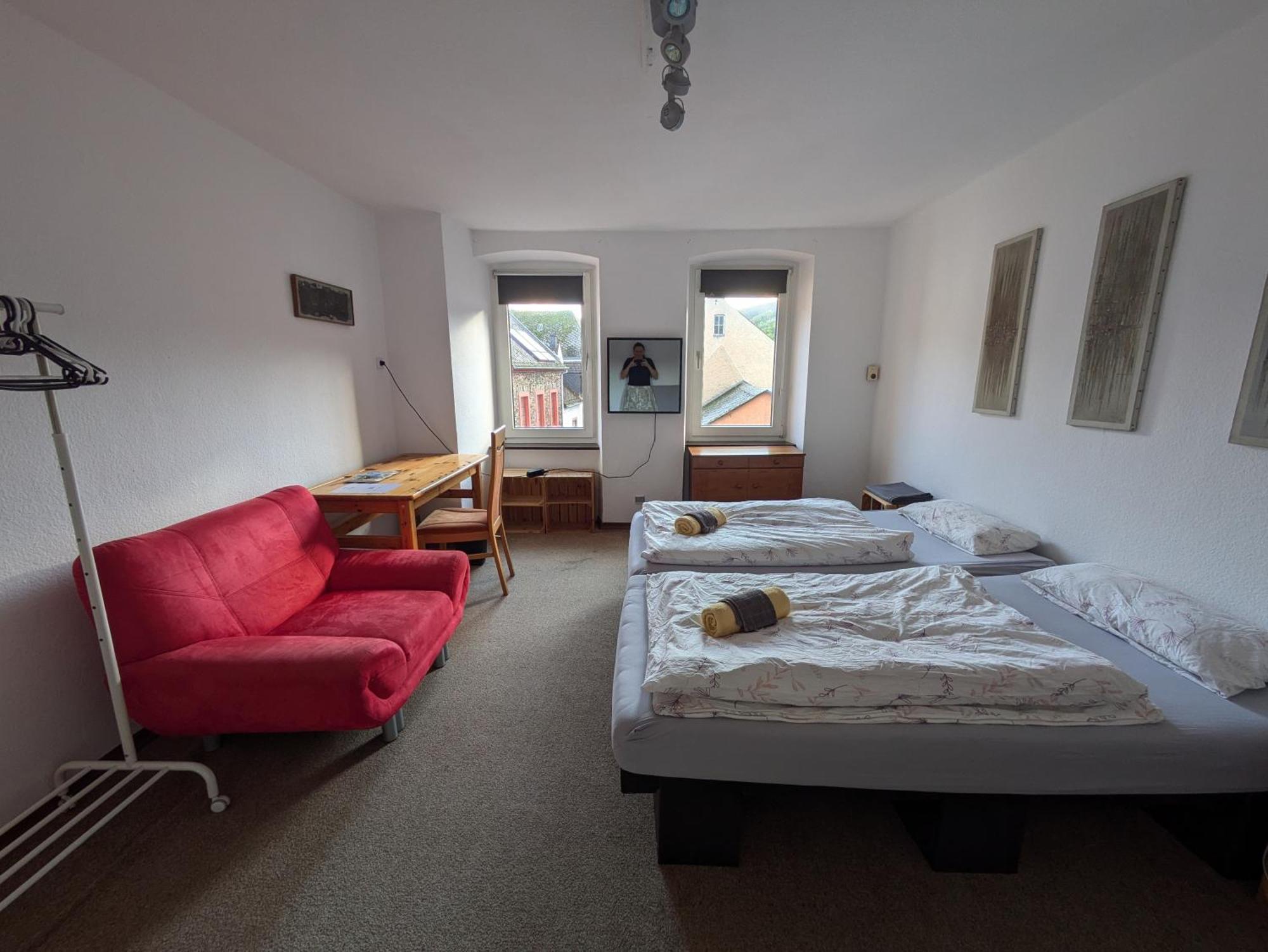 Monkey Factory - Mini Home-Stay Hostel Traben-Trarbach Δωμάτιο φωτογραφία